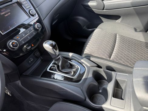 Used 2018 Nissan Rogue S FWD image 13