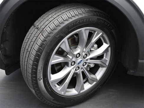 Used 2023 Ford Explorer Limited image 22