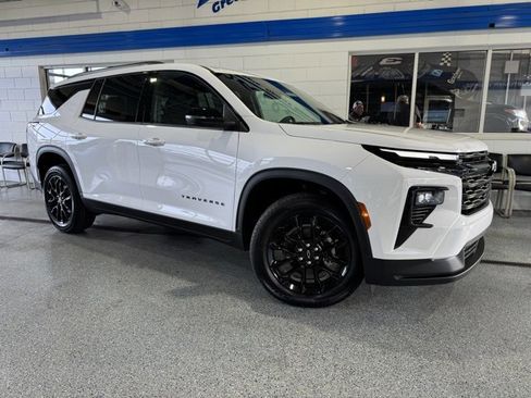 New 2026 Chevrolet Traverse LT image 2