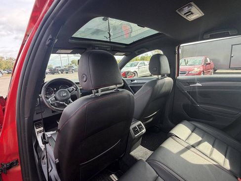 Used 2018 Volkswagen GTI SE w/ SE Leather Package FWD image 11