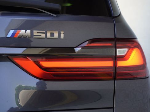 Used 2022 BMW X7 M50i AWD/4WD image 11