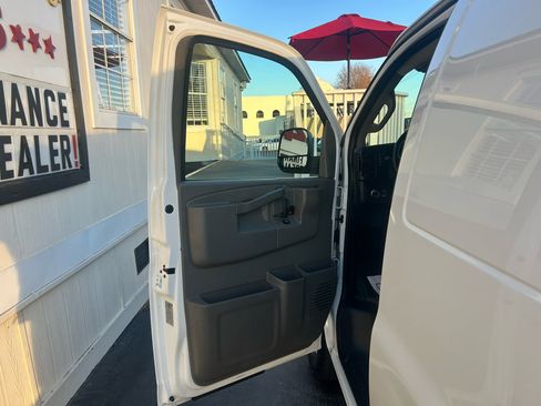Used 2021 Chevrolet Express 2500 w/ Driver Convenience Package image 8