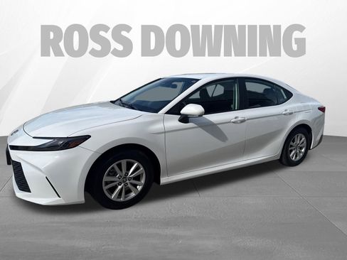 Used 2025 Toyota Camry LE image 2