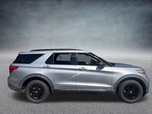 Used 2021 Ford Explorer XLT image 30