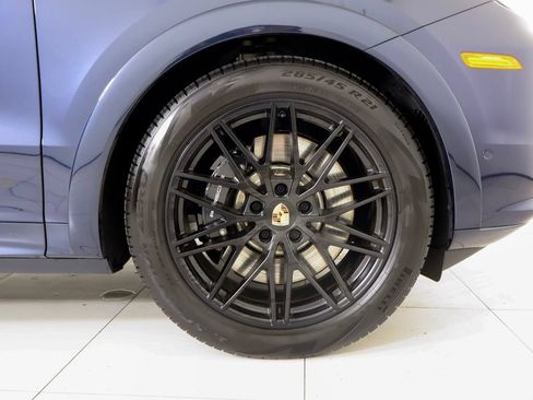 Certified 2026 Porsche Cayenne GTS w/ Technology Package AWD/4WD image 30