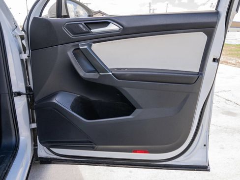 Used 2018 Volkswagen Tiguan SE w/ Front Fog Lights Package image 13