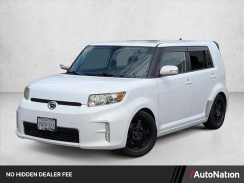 Used 2014 Scion xB FWD image 1