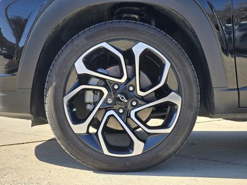 Used 2025 Chevrolet Trax RS w/ Sunroof Package image 11