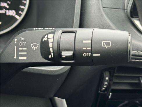 Certified 2022 Nissan Rogue SV image 27