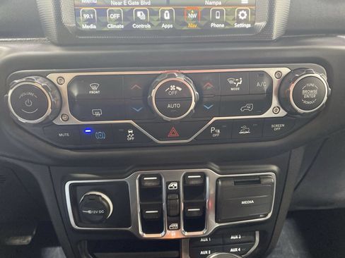 Used 2023 Jeep Wrangler Unlimited Sahara AWD/4WD image 19