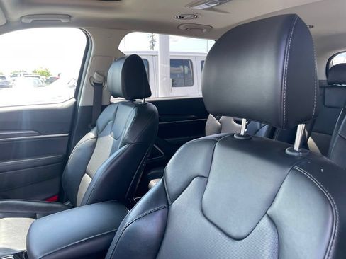 Used 2025 Kia Telluride S AWD/4WD image 8
