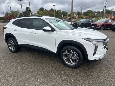 New 2026 Chevrolet Trax LT w/ Driver Confidence Package image 11