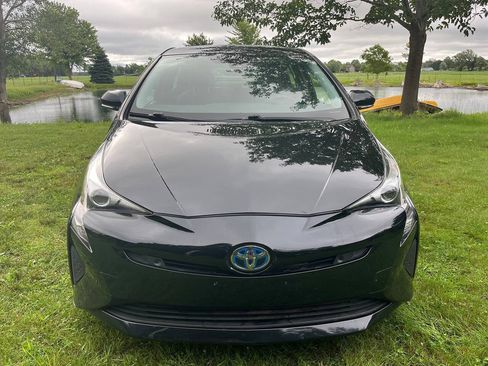 Used 2017 Toyota Prius Two w/ Prius Two Safety Plus Package FWD image 2