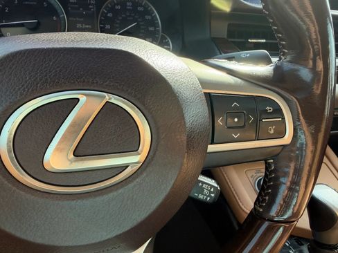 Used 2016 Lexus ES 350 w/ Premium Package w/Wood Trim FWD image 23