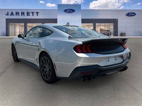 Used 2025 Ford Mustang GT w/ GT Performance Package RWD image 3