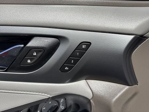 Used 2021 Chevrolet Traverse Premier image 44