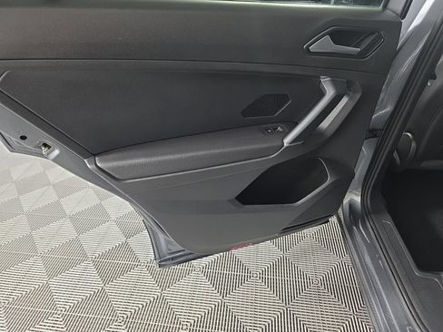 Used 2018 Volkswagen Tiguan SE w/ Panoramic Sunroof Package AWD/4WD image 26
