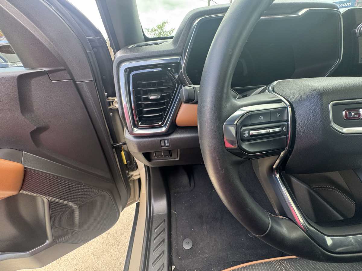 Used 2024 GMC Canyon AT4 w/ Technology Package AWD/4WD image 17