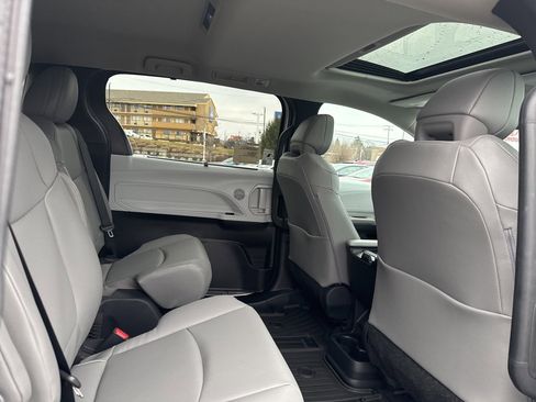 New 2026 Toyota Sienna XLE image 13