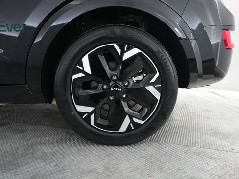 Used 2024 Kia Niro Wind w/ Wind Preserve Package FWD image 9