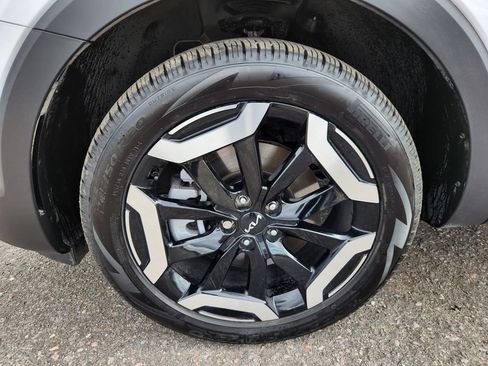 Used 2025 Kia Telluride EX w/ EX Captain's Chair Package image 19