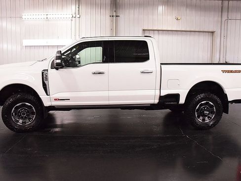 Used 2024 Ford F350 Platinum w/ Tremor Off-Road Package AWD/4WD image 4