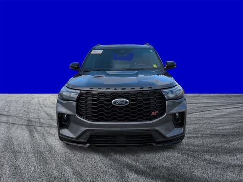 Certified 2025 Ford Explorer ST RWD image 9