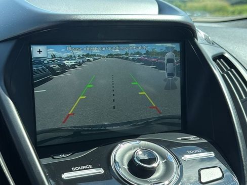 Used 2019 Ford Escape Titanium FWD image 17
