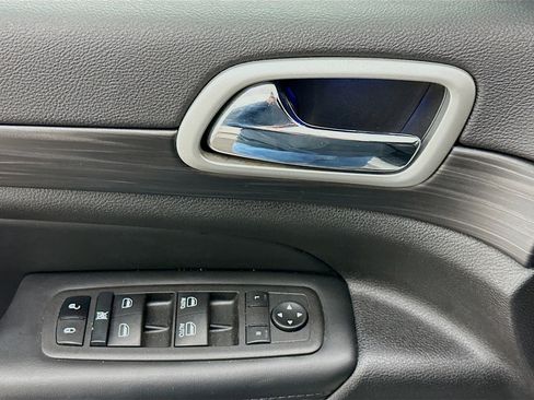 Used 2022 Jeep Grand Cherokee Laredo X image 15