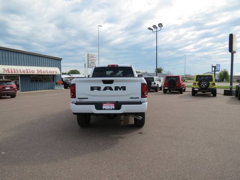 Used 2025 RAM 2500 Big Horn AWD/4WD image 5