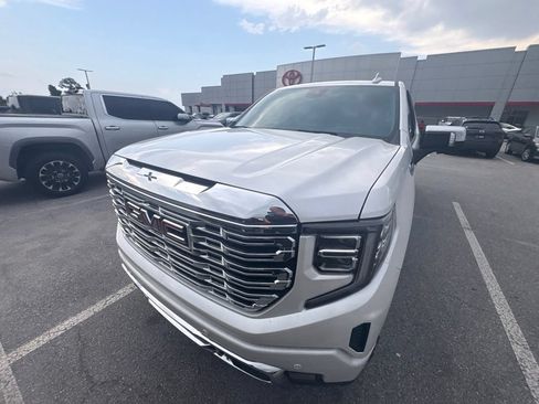 Used 2024 GMC Sierra 1500 Denali w/ Technology Package AWD/4WD image 12