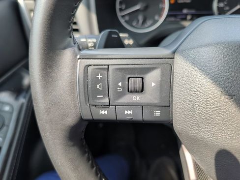 Used 2025 Nissan Rogue SV FWD image 15