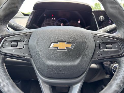 Used 2025 Chevrolet Trax LT FWD image 16