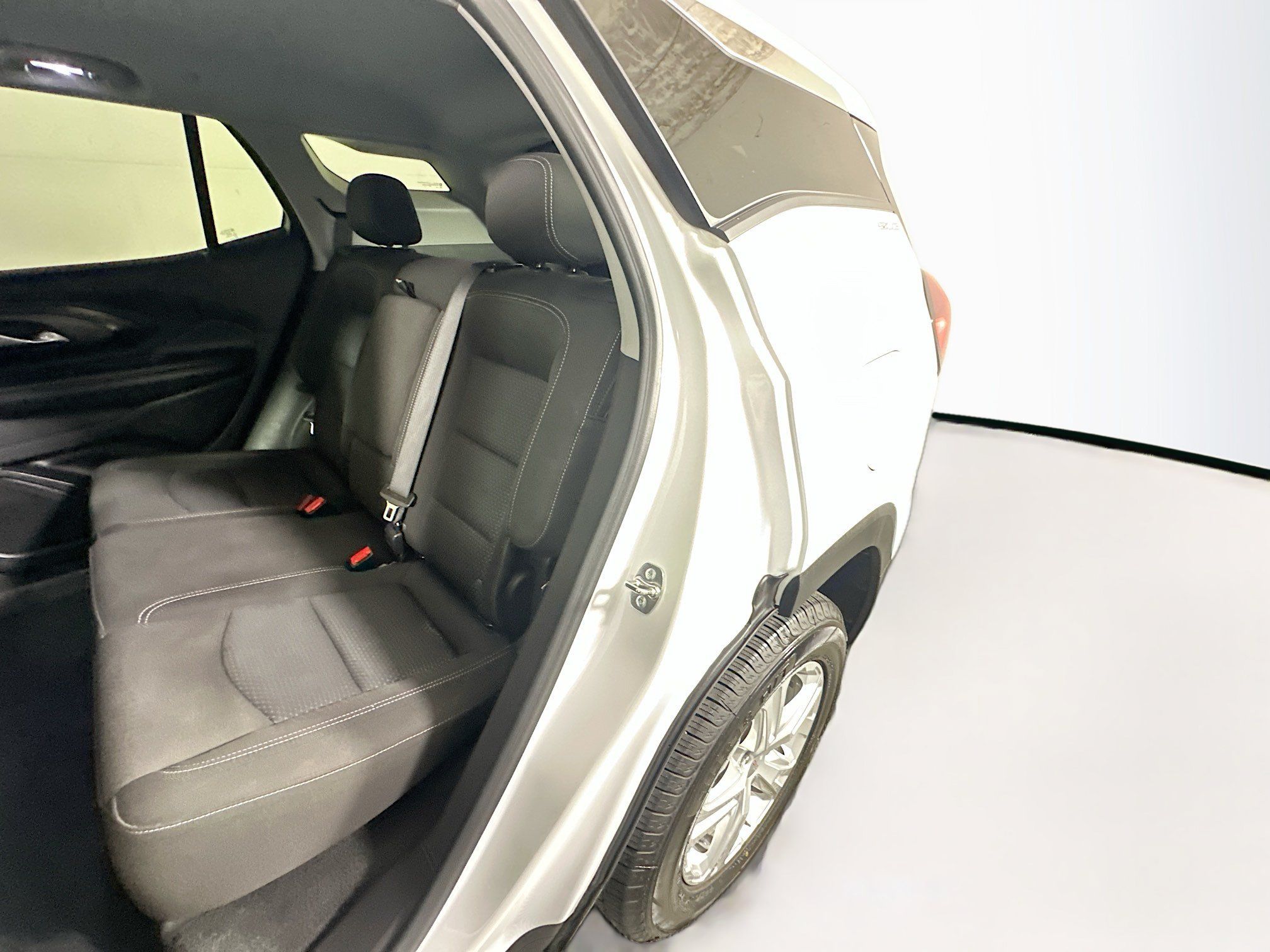 Used 2024 GMC Terrain SLE FWD image 26