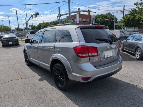 Used 2019 Dodge Journey SE w/ Connectivity Group FWD image 8