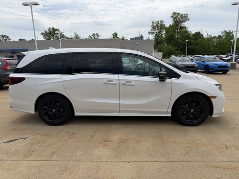 Used 2023 Honda Odyssey Sport image 3