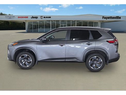 Used 2024 Nissan Rogue SV w/ SV Premium Package image 6