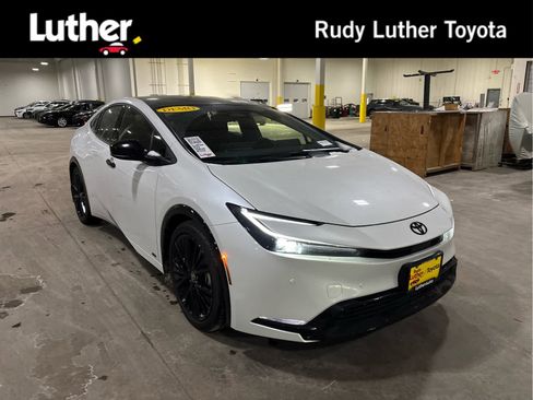 Used 2025 Toyota Prius AWD image 1