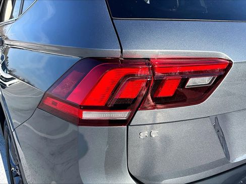 Used 2023 Volkswagen Tiguan SE w/ Panoramic Sunroof Package image 29