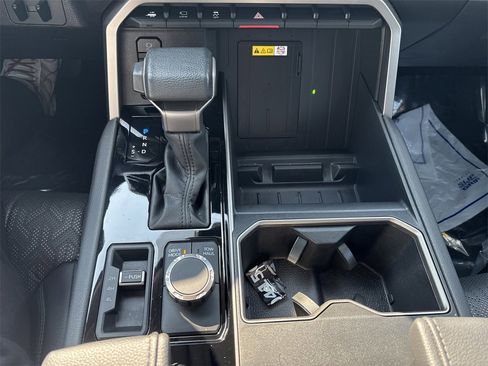 Used 2024 Toyota Tundra Limited image 33