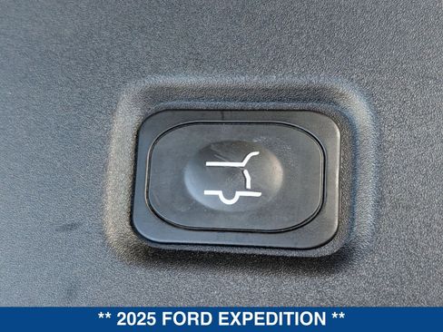 Certified 2025 Ford Expedition Platinum image 17