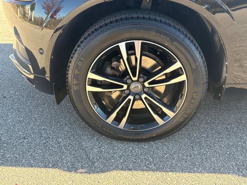 Used 2019 Volvo XC60 T5 Momentum w/ Premium Package image 10