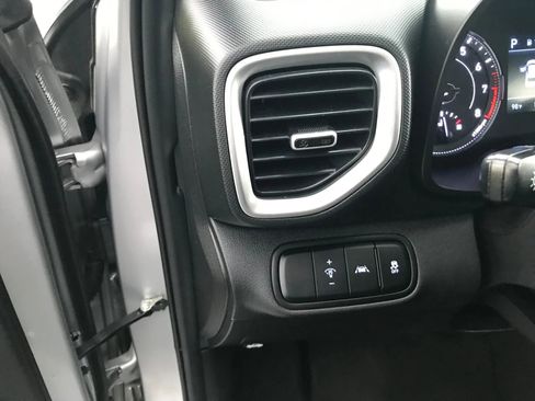 Used 2020 Hyundai Venue SEL w/ Convenience Package image 13