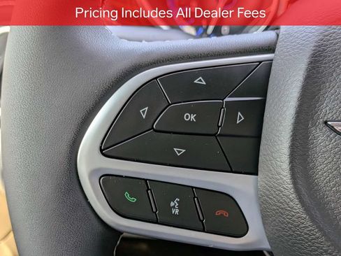 Used 2024 Chrysler Pacifica Limited w/ Uconnect Theater Family Group FWD image 28