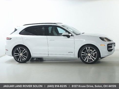 Used 2025 Porsche Cayenne GTS AWD/4WD image 10