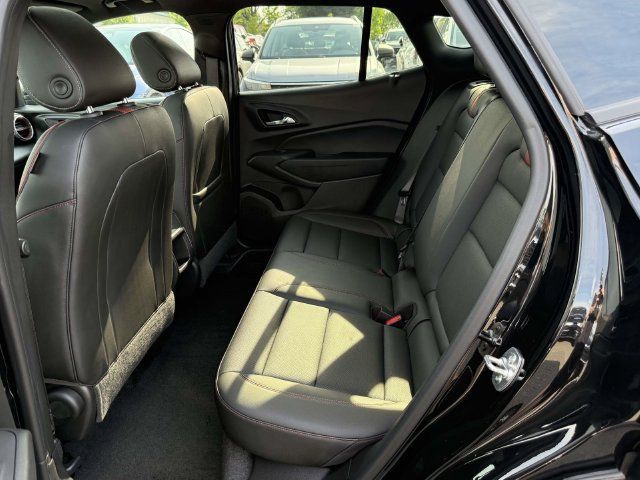 Used 2025 Chevrolet Trax RS w/ Sunroof Package FWD image 13