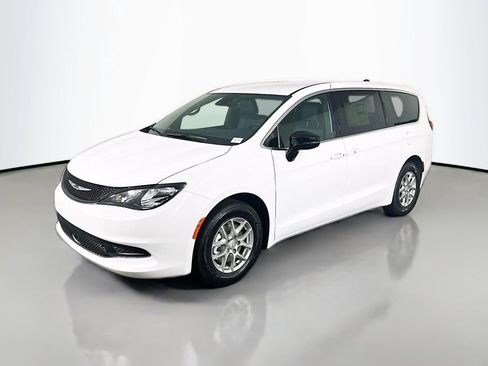 New 2026 Chrysler Voyager LX image 3