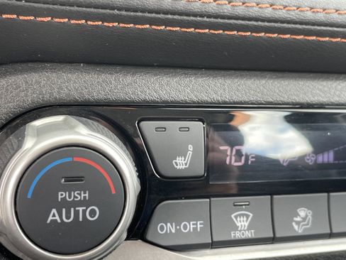 Used 2019 Nissan Kicks SR w/ SR Premium Package image 30