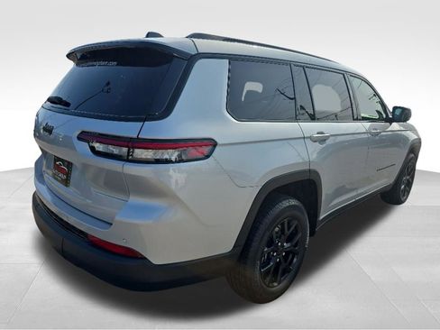 Used 2025 Jeep Grand Cherokee L Altitude RWD image 3