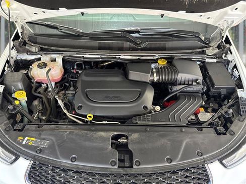 Used 2023 Chrysler Pacifica Touring-L image 22